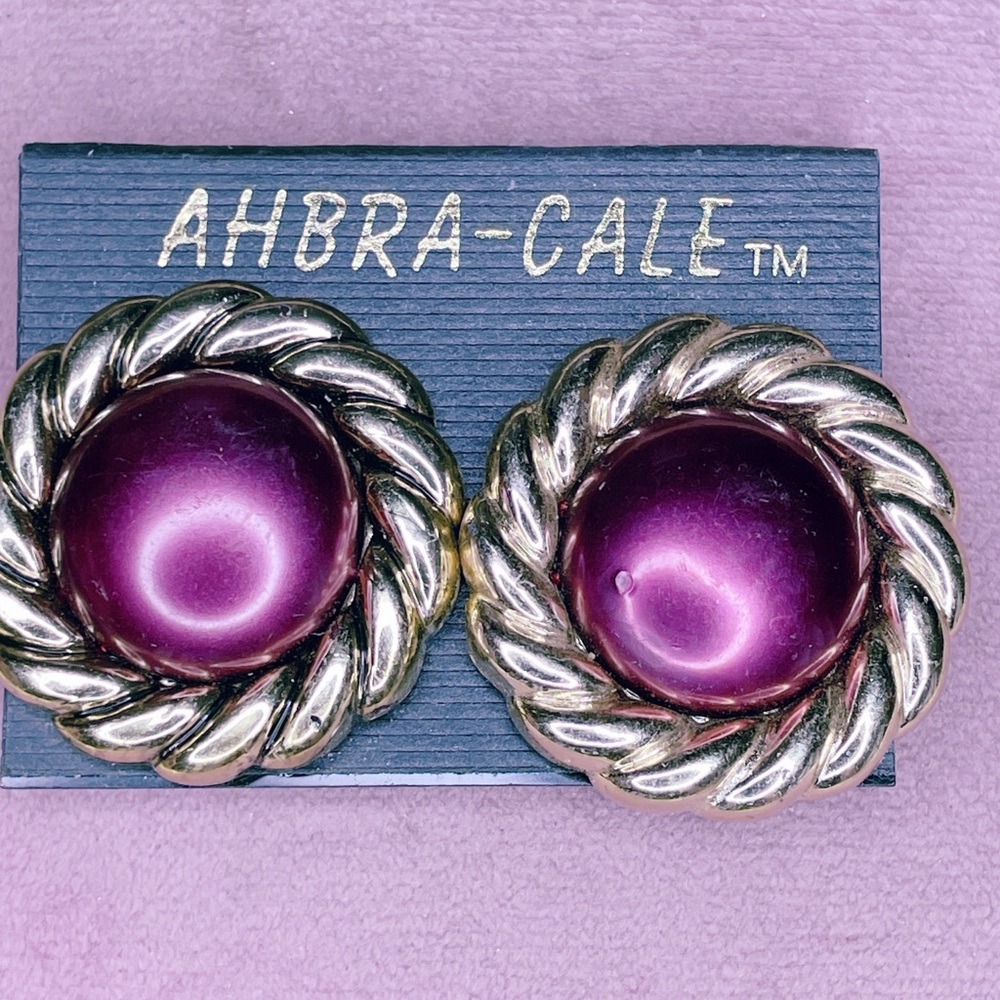 671. Lucite Vintage Burgundy Earrings